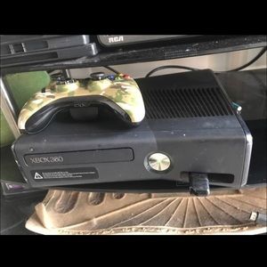 Xbox 360 E 4 Gb with all accessories